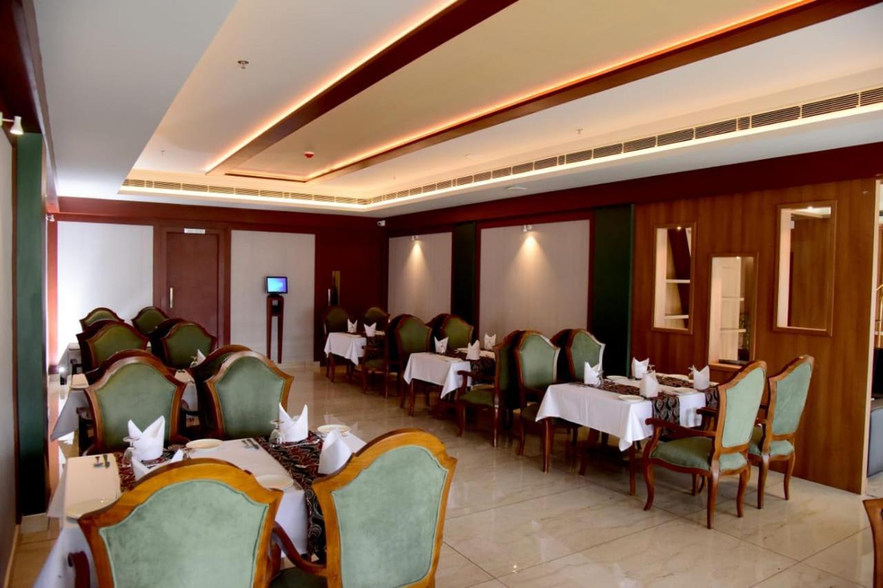 Hotel Emerald Palace Kottiyam Εξωτερικό φωτογραφία