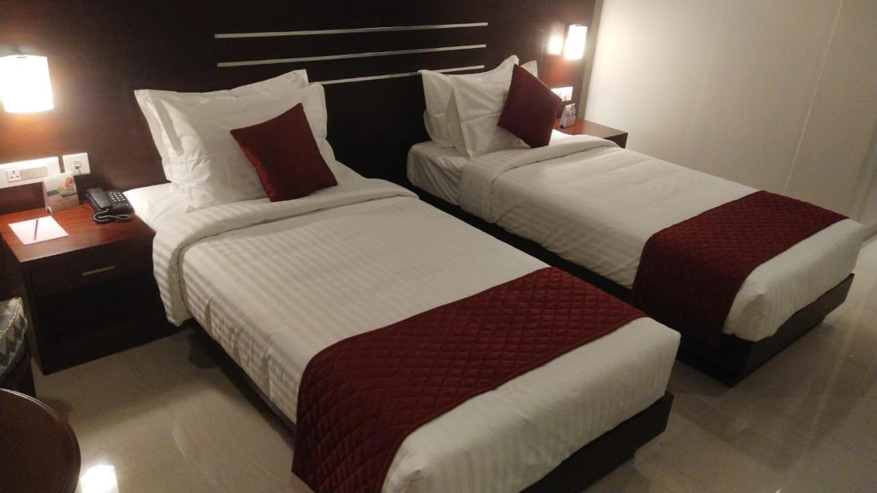 Hotel Emerald Palace Kottiyam Εξωτερικό φωτογραφία